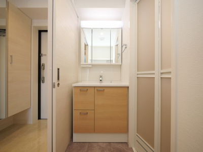 【洗面所】 | Alivis北梅田 | 忙しい朝には欠かせない洗面所です