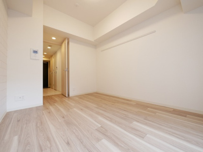 【居間・リビング】 | プレサンス堺筋本町駅前シェル | 使いやすい洋室です