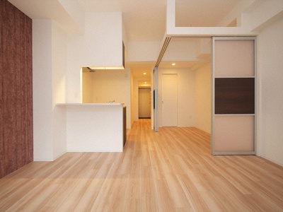 【洋室】 | セレニテ堺筋本町リアン | 明るい洋室です