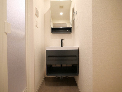 【洗面所】 | セレニテ堺筋本町リアン | 忙しい朝には欠かせない洗面所です