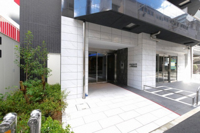 【エントランス】 | セレニテ本町リアン | ゆとりのあるエントランスです