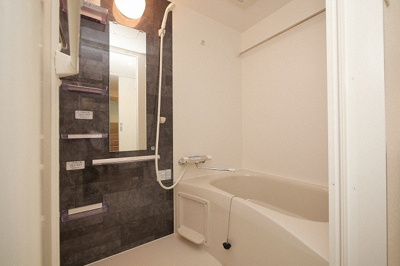 【浴室】 | セレニテ本町リアン | 落ち着いた空間のお風呂です