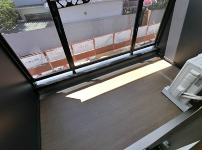 【バルコニー】 | プレサンス大阪ゲートシティ | 暖かな日差しのふりそそぐバルコニー