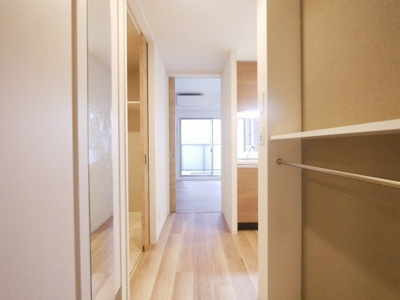 【玄関】 | アーバネックス本町 | 収納もある玄関です