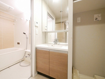 【独立洗面台】 | アーバネックス本町 | 独立洗面台、小物を置くことができて便利です