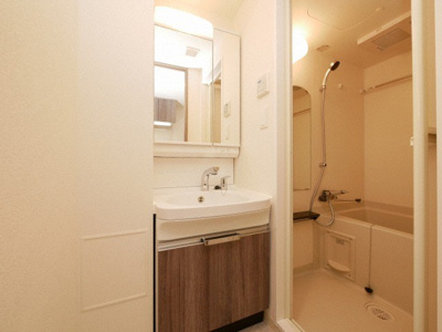 【独立洗面台】 | プレサンス南堀江ザ・センス | 朝の身支度には欠かせない独立洗面化粧台