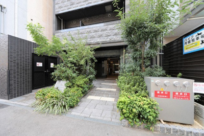 【エントランス】 | プレサンス心斎橋ニスト | 毎日通るエントランスはこのようになっています