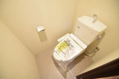 【トイレ】 | プレサンス本町エクストラ | 落ち着いた色調のトイレです