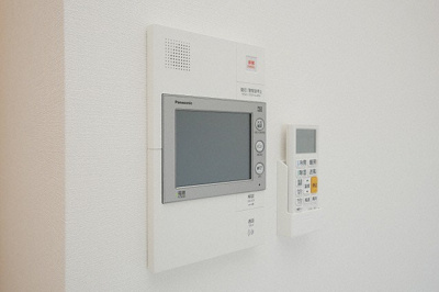 【セキュリティ】 | S-RESIDENCE堺筋本町Deux | モニター付きインターホンです