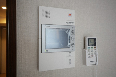 【セキュリティ】 | ArtizA西長堀 | モニター付きインターホンです