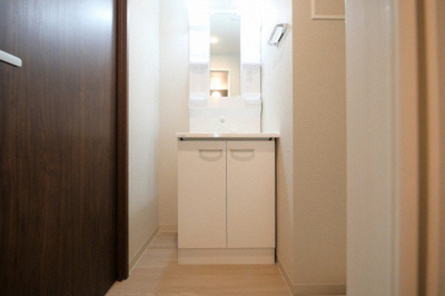 【独立洗面台】 | ArtizA西長堀 | 独立洗面化粧台が付いています