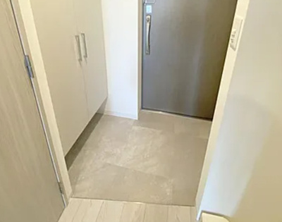 【玄関】 | 大阪難波Noah | 収納もある玄関です