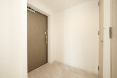 【玄関】 | 大阪難波Noah | 収納もある玄関です