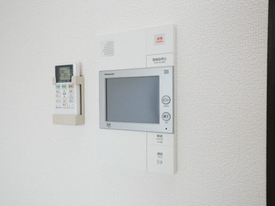 【セキュリティ】 | セオリー大阪フルール | モニター付きインターホンです