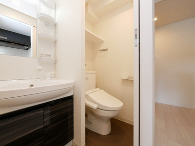 【トイレ】 | セオリー大阪フルール | 清潔感のあるトイレです