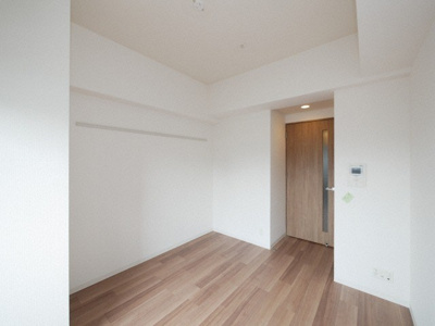 【居間・リビング】 | プレサンス塚本駅前 | こちらのリビングで趣味の時間をお楽しみください