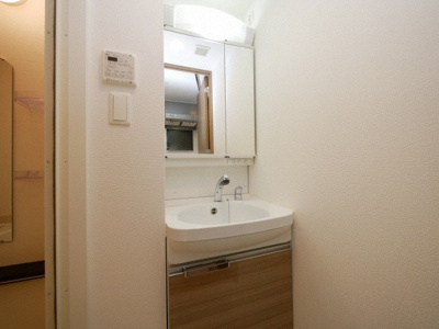 【洗面所】 | プレサンス塚本駅前 | 独立洗面台で身支度をすべて済ませてしまいましょう