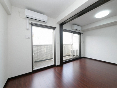 【居間・リビング】 | エスタート御幣島 | こちらの居間で趣味の時間をお楽しみください