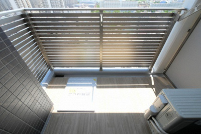 【バルコニー】 | エスリード大阪ザ・ルクス | 暖かな日差しのふりそそぐバルコニー