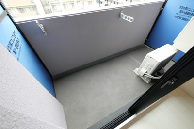 【バルコニー】 | S-RESIDENCE新大阪WEST | 外からの目が気にならないバルコニーで洗濯物が干せます