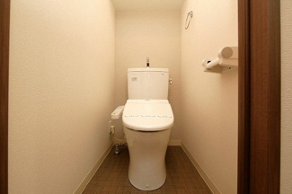 【トイレ】 | プレサンス梅田東アルファ | 落ち着いた色調のトイレです