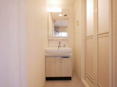 【洗面所】 | プレサンス大手前ピリオド | ゆったりとスペースのある洗面所