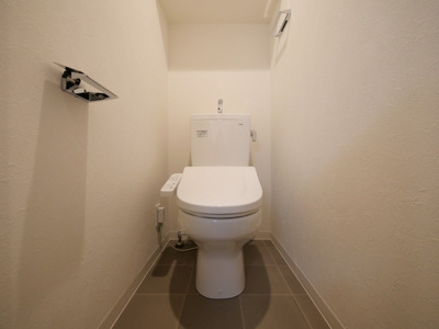 【トイレ】 | プレサンス堺筋本町エグゼブラン | シンプルで使いやすいトイレです