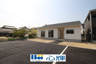 【前面道路含む現地写真】 | クレイドルガーデン防府市勝間 第３ (１号棟） | コミュニティー以外の方々の出入りも少なく、お車の出し入れも楽々です。
