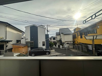 【展望】 | バルコニーからの眺望です♪建物が少し高い位置に建っているので、外からの人目が気になりません☆