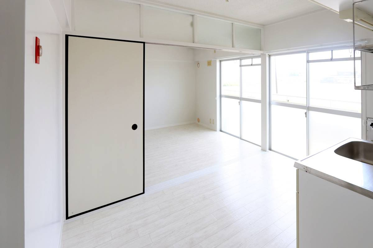 ビレッジハウス佐賀【キャッシュバック対象】の居間・リビング|こちらの居間で趣味の時間をお楽しみください