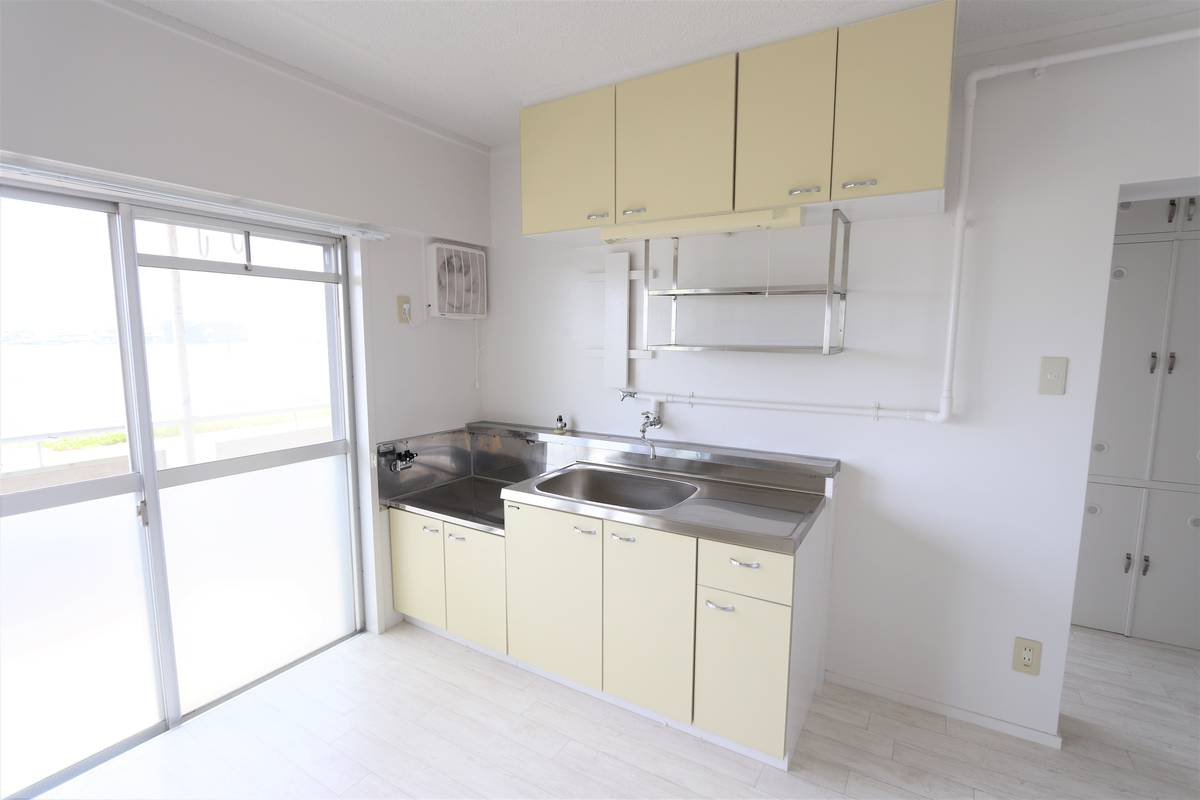 ビレッジハウス佐賀【キャッシュバック対象】のキッチン|コンパクトなキッチンで掃除もラクラク