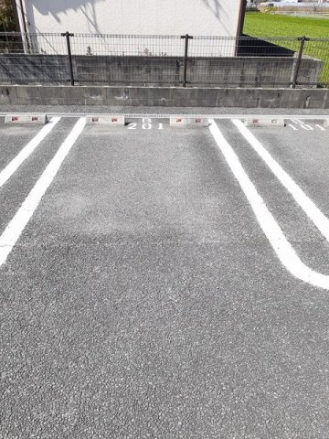 エルミタージュ弐番館の駐車場