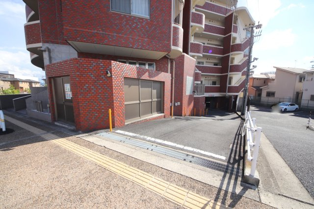 センチュリーアスカXの駐車場