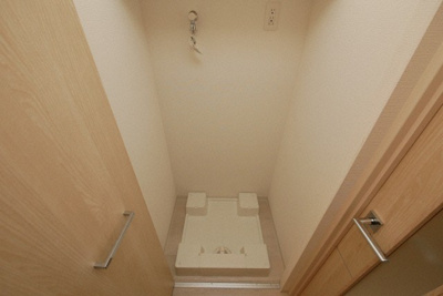 【設備】 | リヴェント難波サウス | 洗濯機置き場です