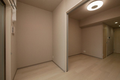 【居間・リビング】 | リヴェント難波サウス | こちらの居間で趣味の時間をお楽しみください