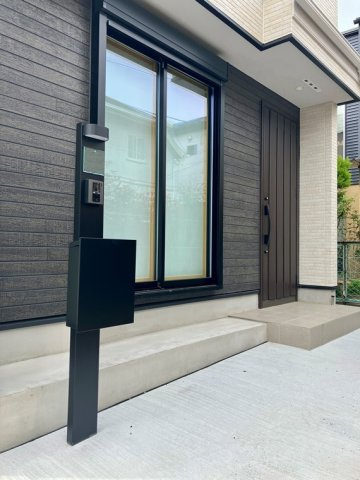 谷原戸建のエントランス