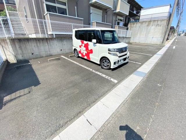 ファームロードの駐車場