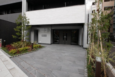 【エントランス】 | プレサンス大国町ラヴェニール | ゆとりのあるエントランスです