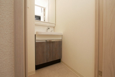 【独立洗面台】 | プレサンス大国町ラヴェニール | 朝の身支度には欠かせない独立洗面化粧台