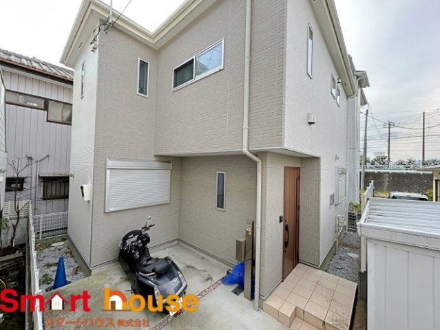 厚木市旭町　中古戸建の外観|オシャレな外観は、人の目を引くだけではなく自慢したくなりますね！植木を置いたりアレンジは、自由です。自分の好みに仕上げましょう♪