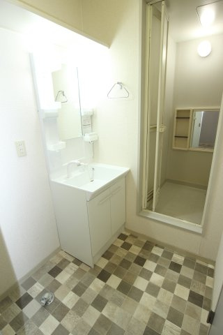 熊本市東区錦ケ丘のアパートの洗面所|スペースが確保できる洗面所です