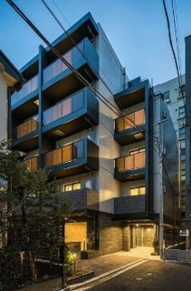 【外観】 | 鉄筋コンクリート造のがっちりとした建物。