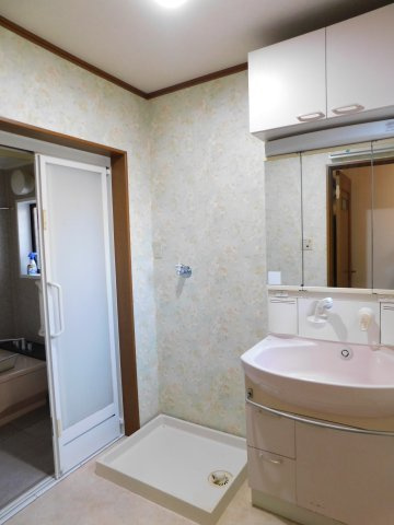 海部郡大治町大字西條字北屋敷の中古一戸建の洗面所|◇洗面台◇　三面鏡シャンプードレッサー吊戸付き