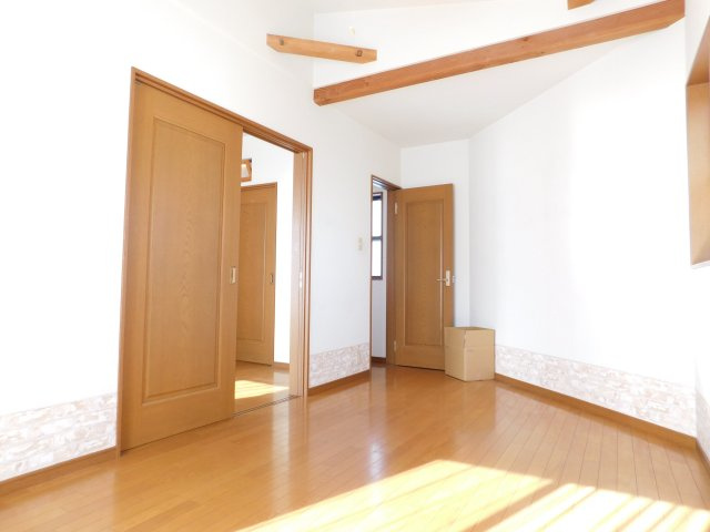 海部郡大治町大字西條字北屋敷の中古一戸建の洋室|◇洋室◇　明るい洋室８．０帖　全居室南向き！　全居室収納完備！　２階全居室バルコニー利用可！