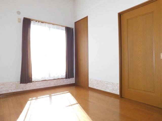 海部郡大治町大字西條字北屋敷の中古一戸建の洋室|◇洋室◇　明るい洋室８．０帖　全居室南向き！　全居室収納完備！　２階全居室バルコニー利用可！