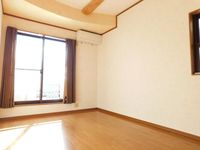 海部郡大治町大字西條字北屋敷の中古一戸建の洋室|◇洋室◇　明るい洋室６．０帖　全居室南向き！　全居室収納完備！　２階全居室バルコニー利用可！