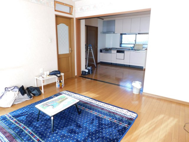 海部郡大治町大字西條字北屋敷の中古一戸建の居間・リビング|◇リビング・ダイニング◇　南面で明るいリビング１６．３帖