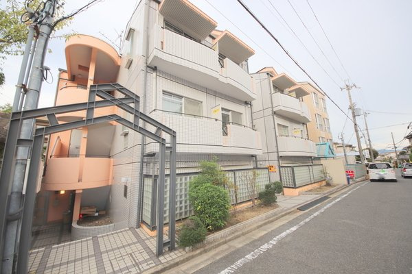 シティパレスあやめ池P-3の外観