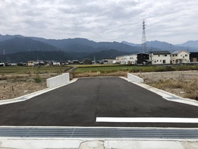下島山甲2区画分譲地　1号地の前面道路含む現地写真