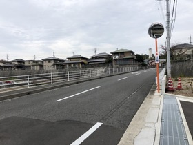 下島山甲2区画分譲地　1号地の前面道路含む現地写真